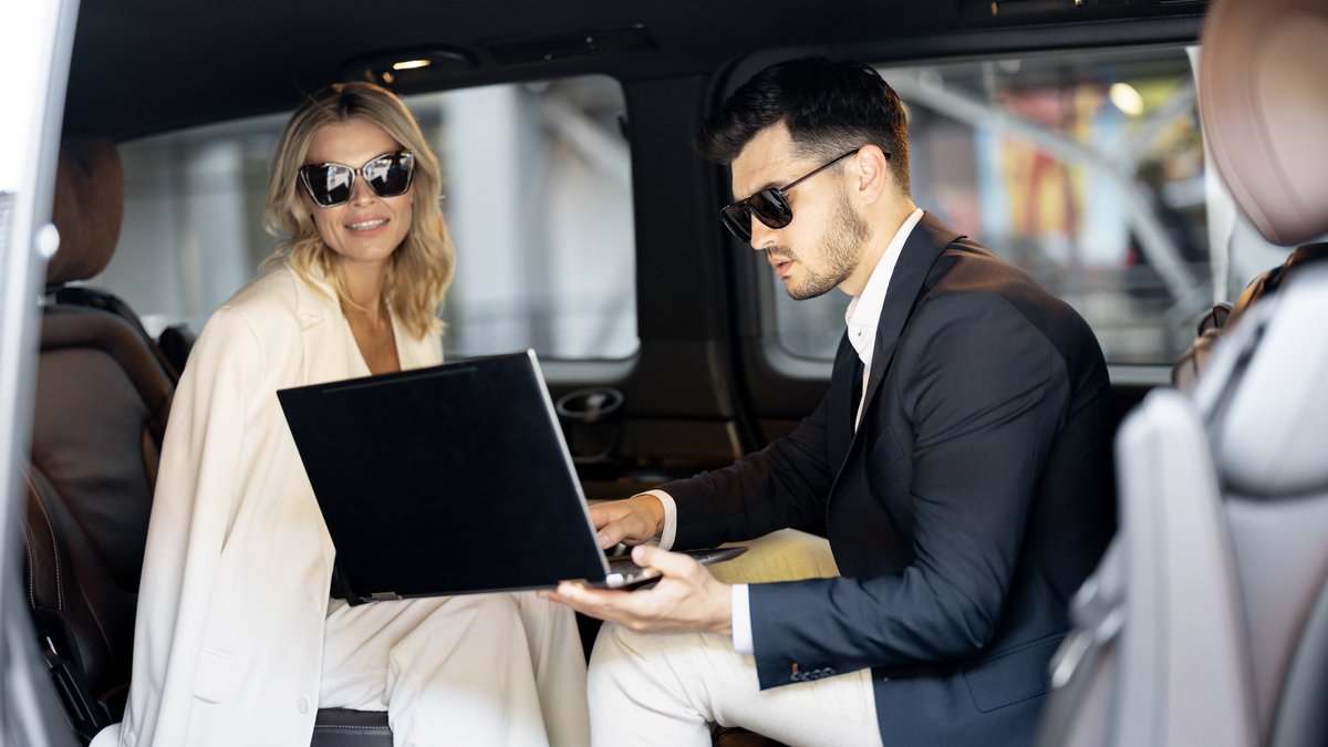 Corporate Limousine Service: Why Business Travelers Prefer It