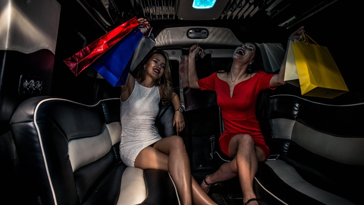 Prom Night in Style: Your Complete Limousine Planning Guide