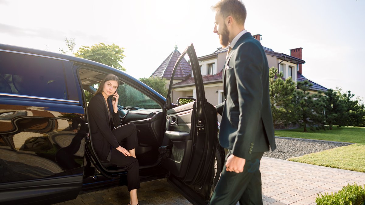What to Expect on Your First Limousine Ride